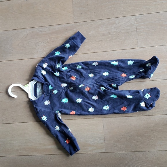 3/$18 - 3M Carter's footed zippered onesie - Picture 1 of 3